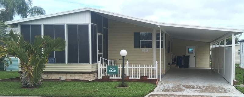 Manufactured home in Bradenton, FL 34203