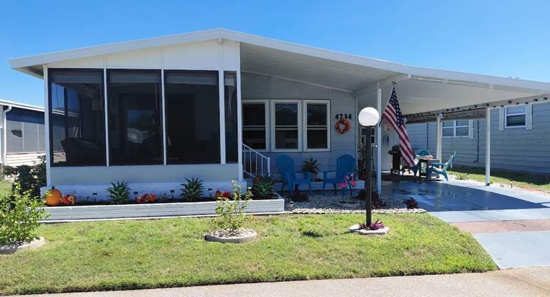 Manufactured home in Bradenton, FL 34203