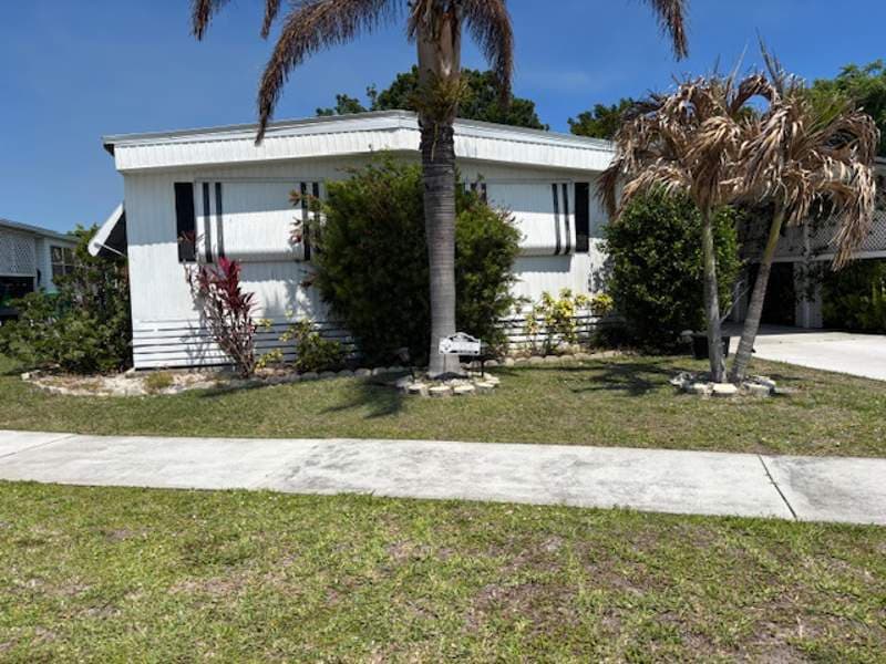Manufactured home in Melbourne, FL 32901