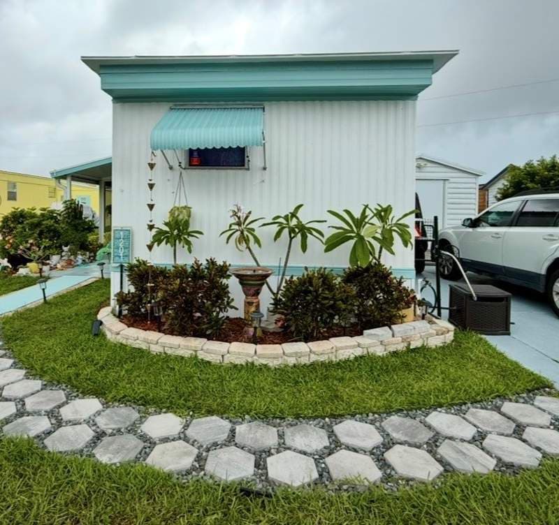Manufactured home in Melbourne, FL 32901