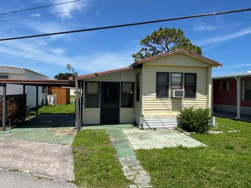 Manufactured home in Melbourne, FL 32901
