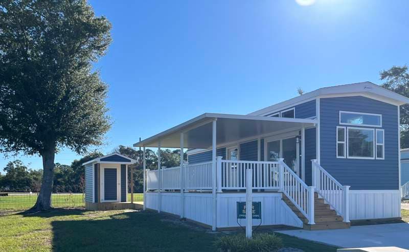 Manufactured home in Cedar Point, NC 28584