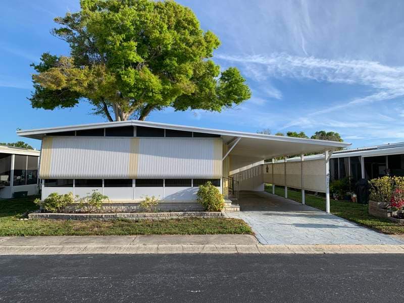 Manufactured home in Largo, FL 33778