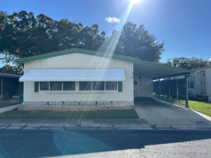 Manufactured home in Largo, FL 33778