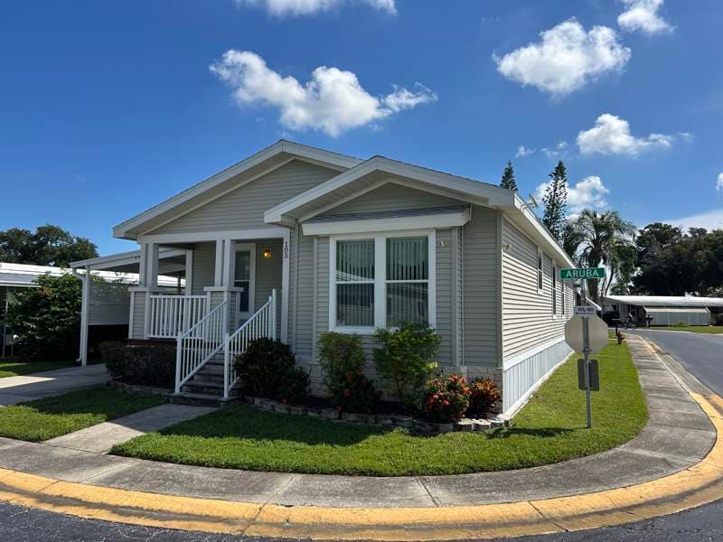 Manufactured home in Largo, FL 33778