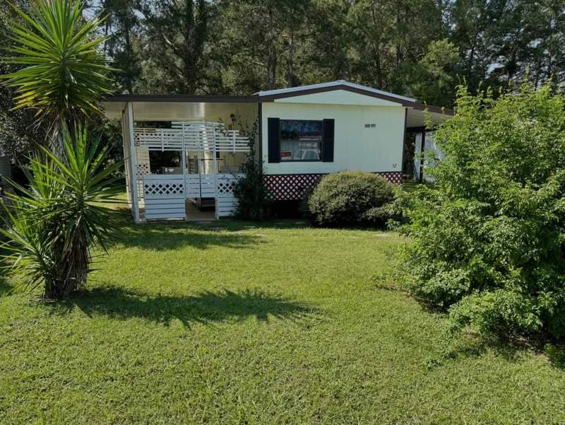 Manufactured home in Ocala, FL 34479