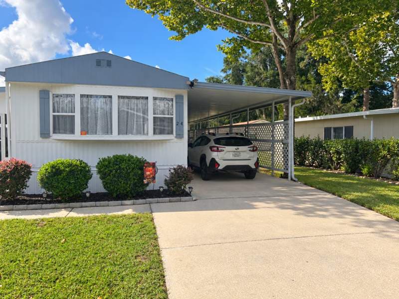 Manufactured home in Ocala, FL 34479