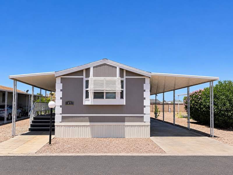 Manufactured home in Mesa, AZ 85208