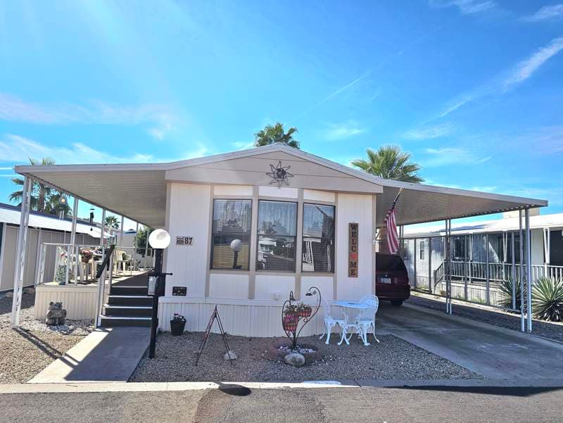 Manufactured home in Mesa, AZ 85208