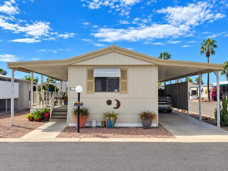 Manufactured home in Mesa, AZ 85208