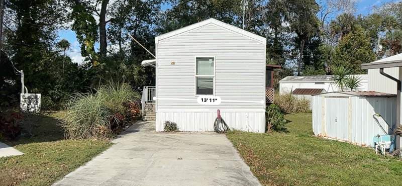 Manufactured home in Port Orange, FL 32129