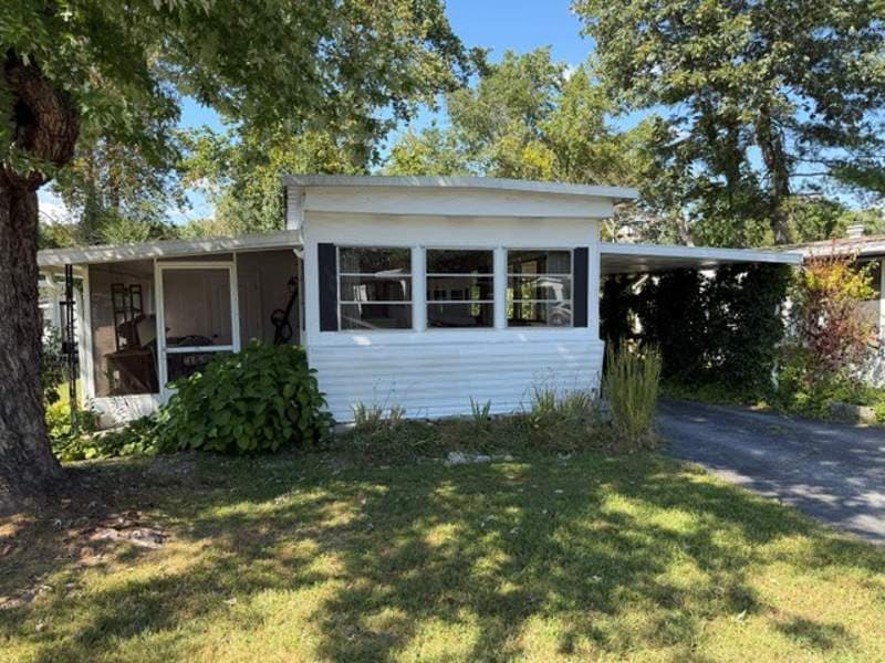 Manufactured home in Hendersonville, NC 28739