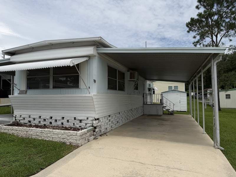 Manufactured home in Zephyrhills, FL 33542