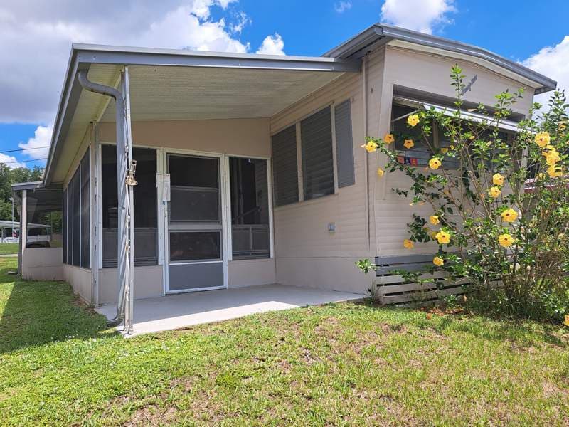 Manufactured home in Zephyrhills, FL 33542