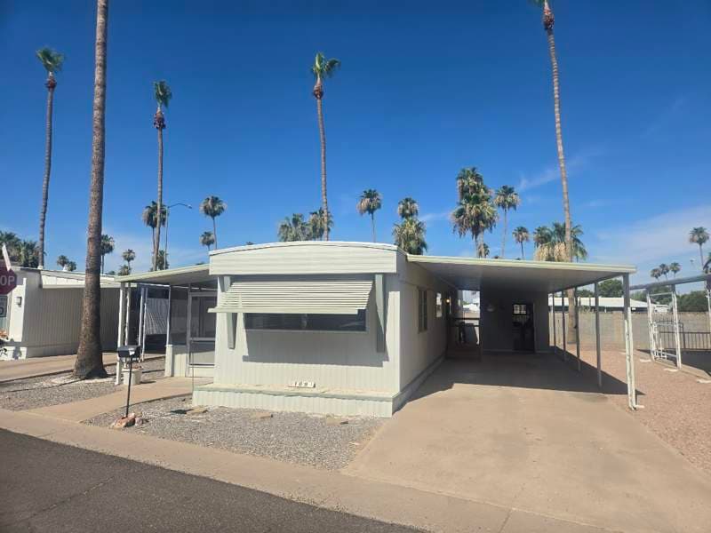 Manufactured home in Mesa, AZ 85204