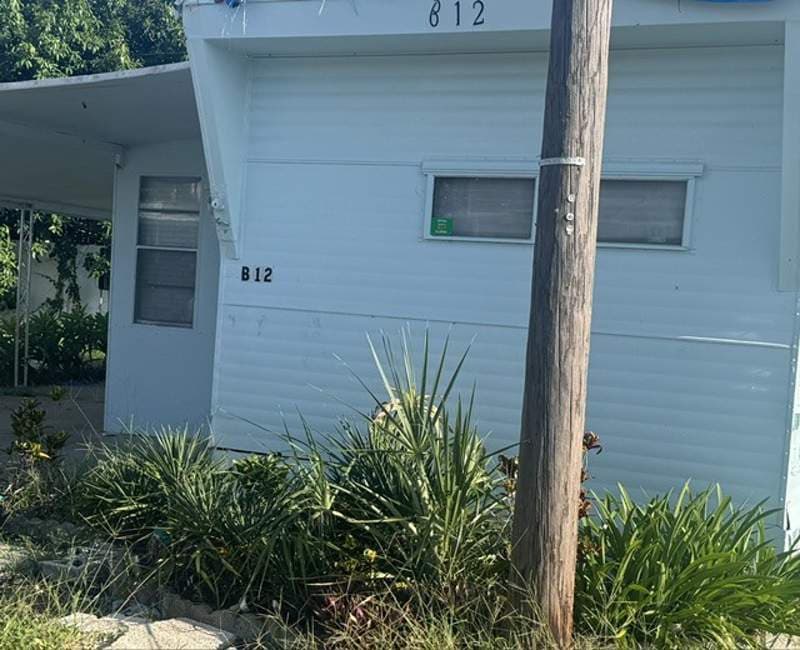 Manufactured home in Bradenton, FL 34207