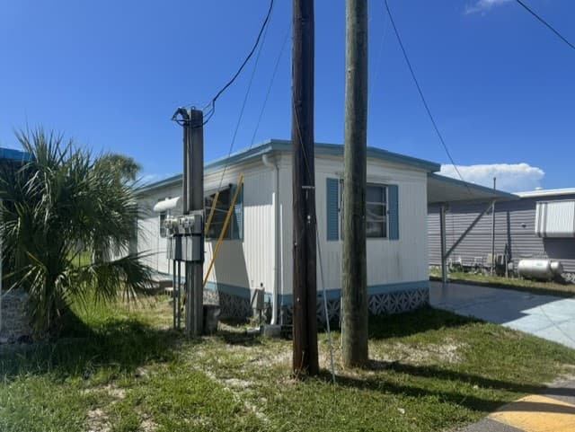 Manufactured home in Bradenton, FL 34207