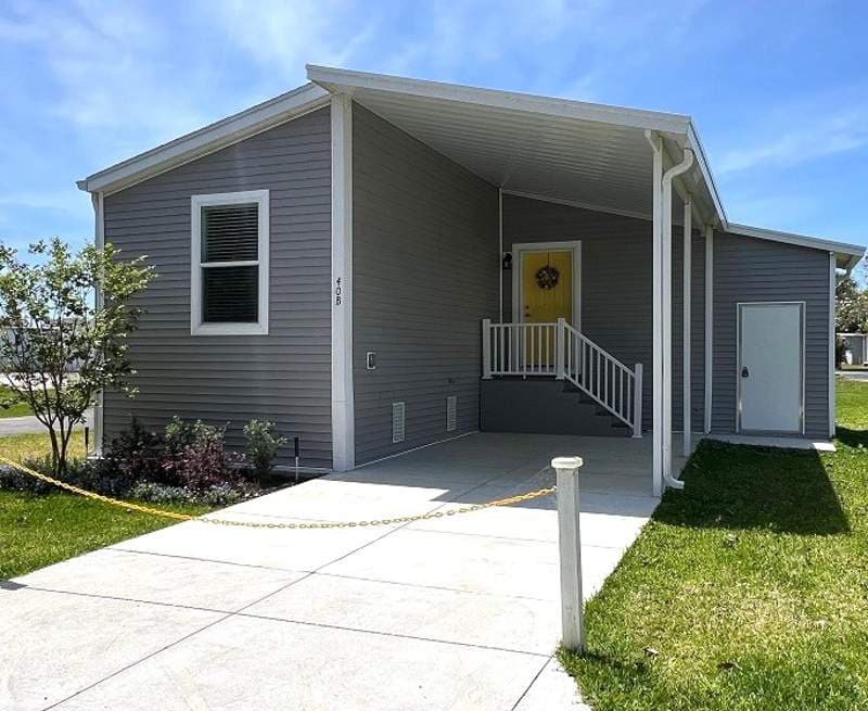 Manufactured home in Tavares, FL 32778