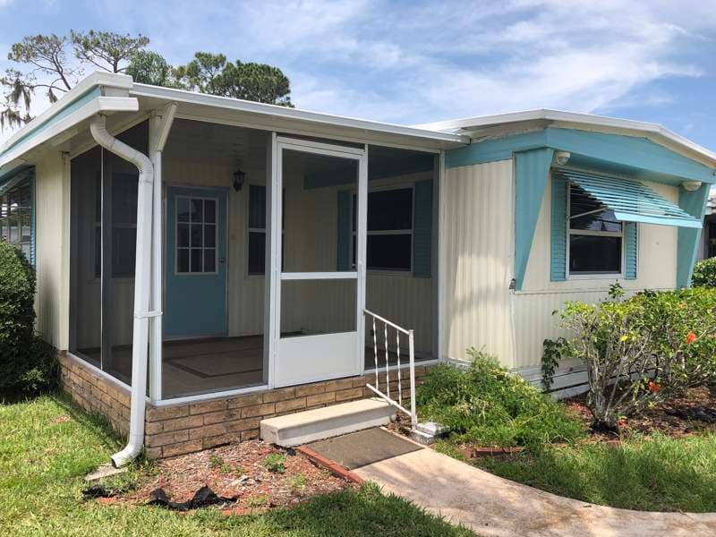 Manufactured home in Tavares, FL 32778