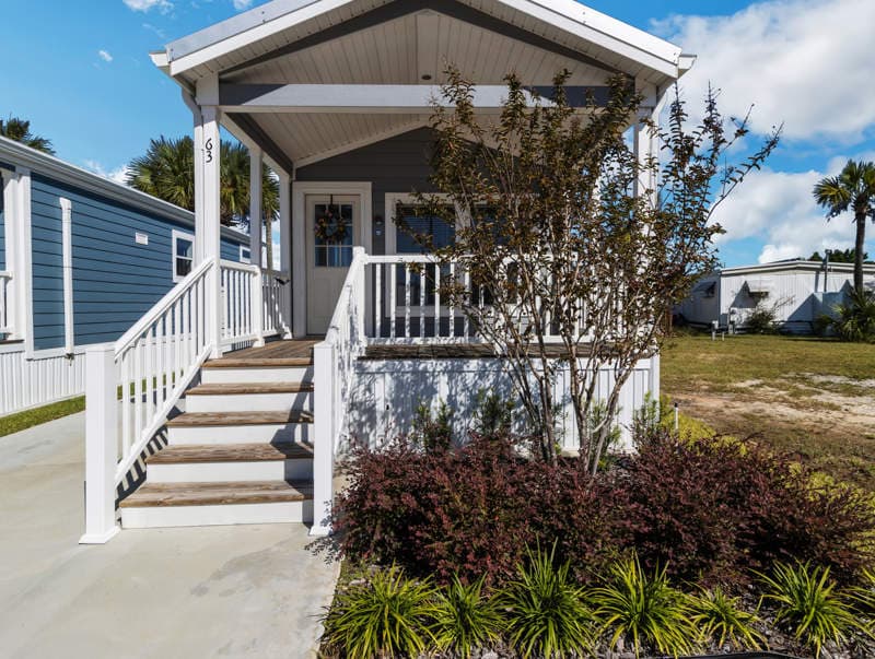 Manufactured home in Tavares, FL 32778