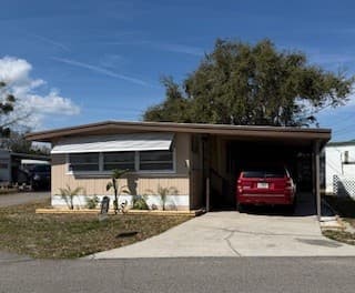 Manufactured home in Tavares, FL 32778