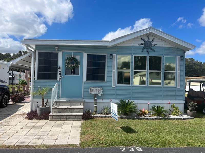 Manufactured home in Zephyrhills, FL 33541