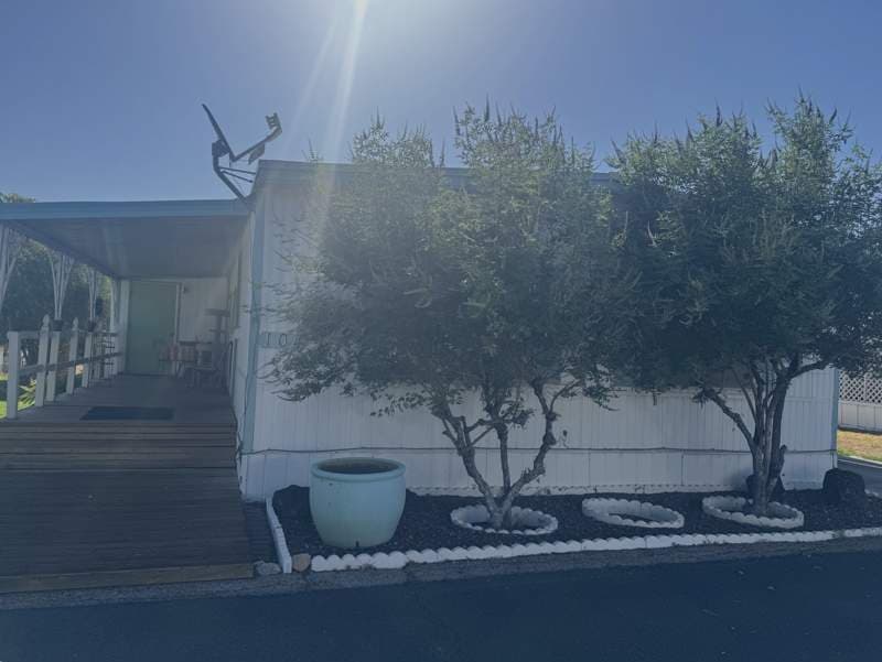 Manufactured home in Las Vegas, NV 89121