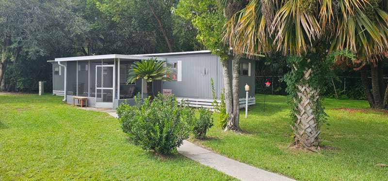 Manufactured home in Leesburg, FL 34748