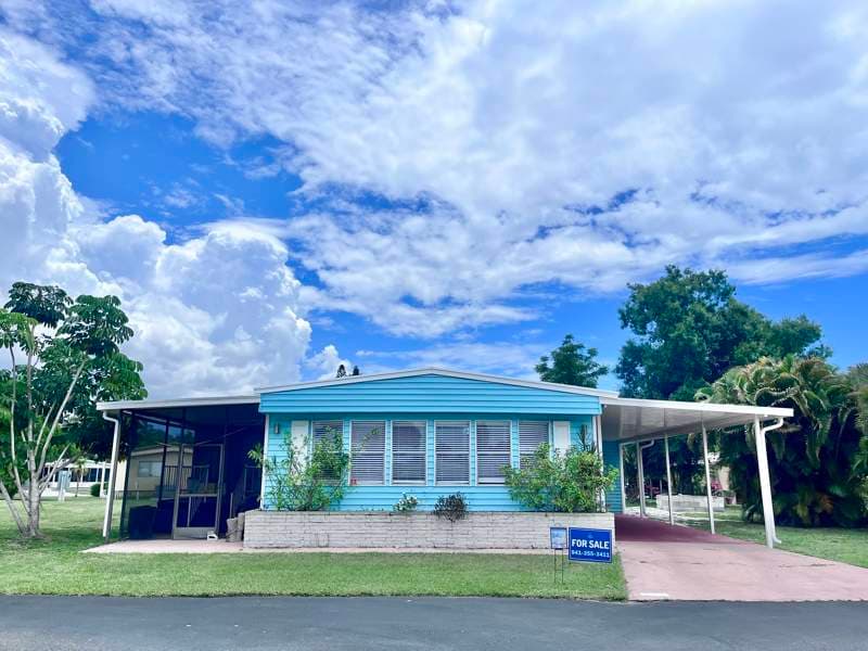 Manufactured home in Sarasota, FL 34234