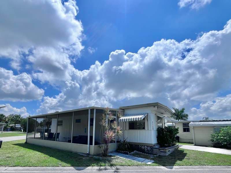 Manufactured home in Sarasota, FL 34234