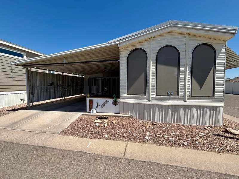 Manufactured home in Apache Junction, AZ 85120