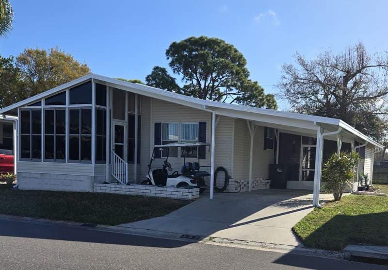 Manufactured home in Bradenton, FL 34207