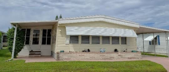 Manufactured home in Bradenton, FL 34207