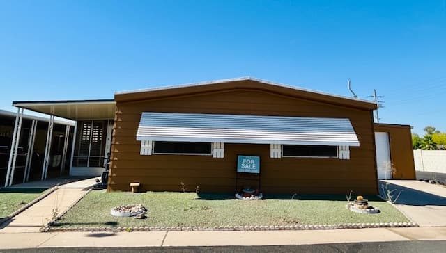 Manufactured home in Peoria, AZ 85345