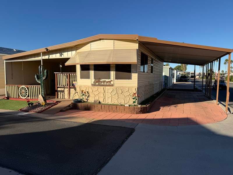 Manufactured home in Apache Junction, AZ 85120