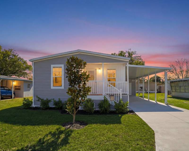 Manufactured home in Port Orange, FL 32127