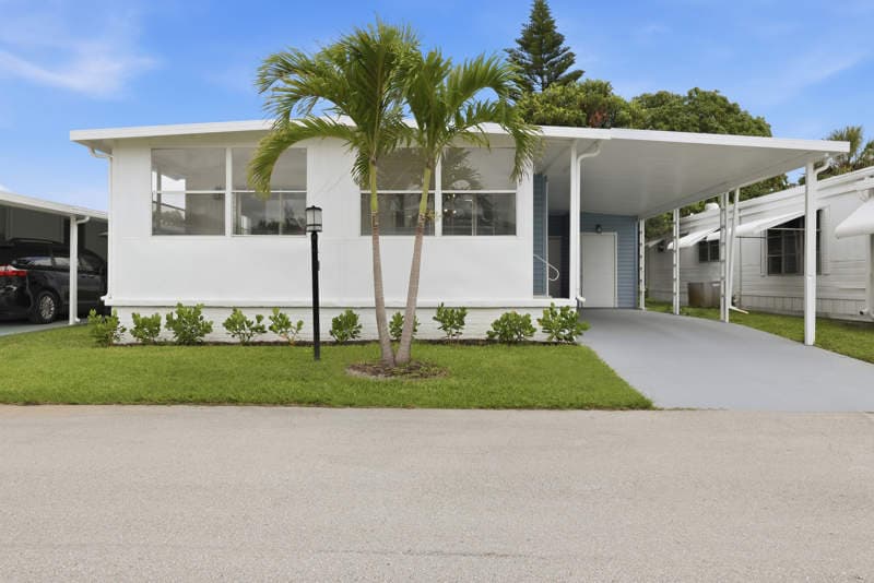 Manufactured home in Deerfield Beach, FL 33442