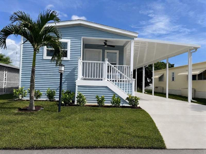 Manufactured home in Deerfield Beach, FL 33442
