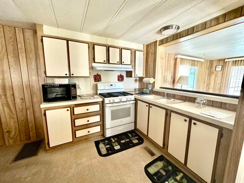 Manufactured home in Yuma, AZ 85364