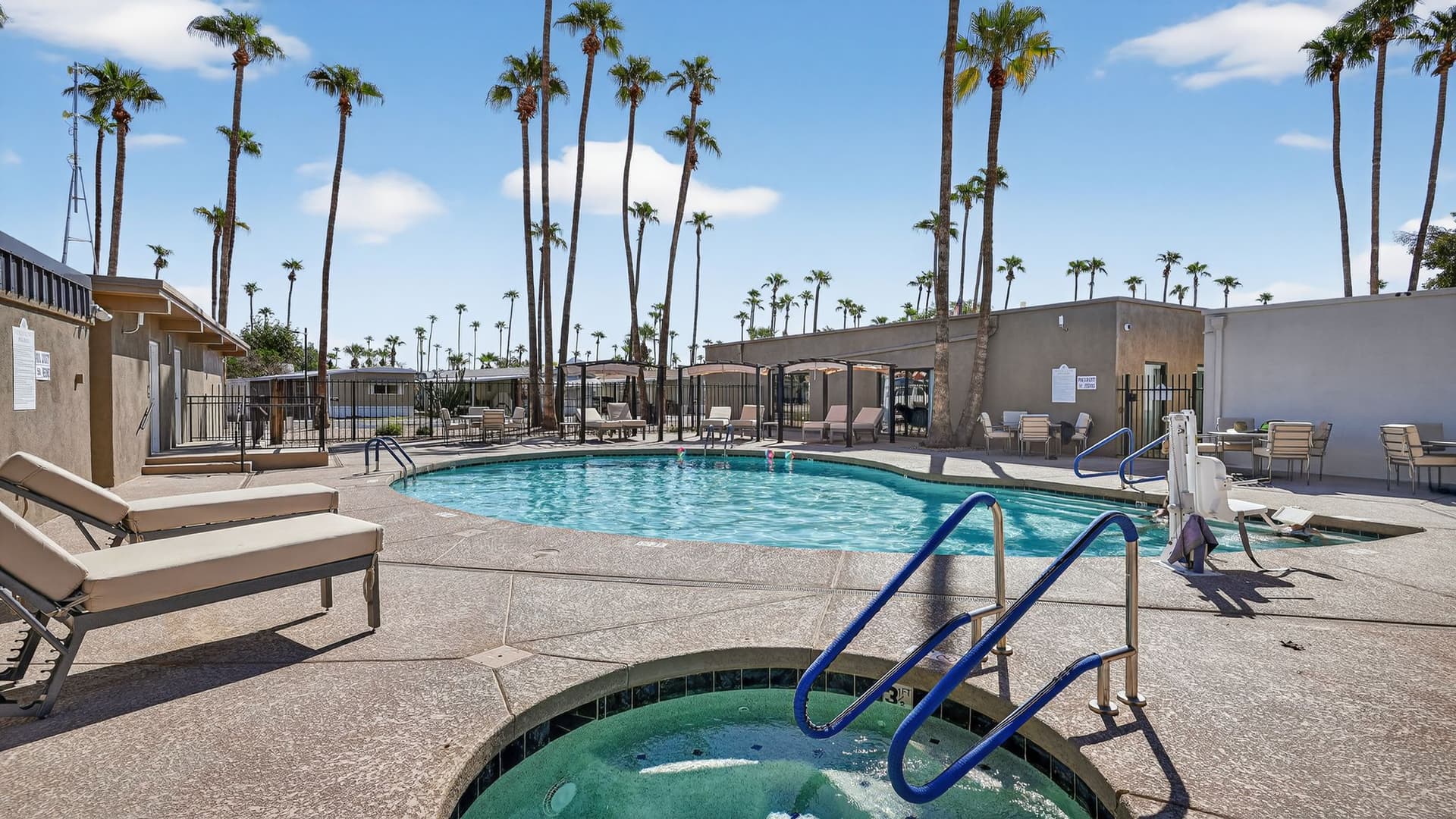 Manufactured home in Phoenix, AZ 85021