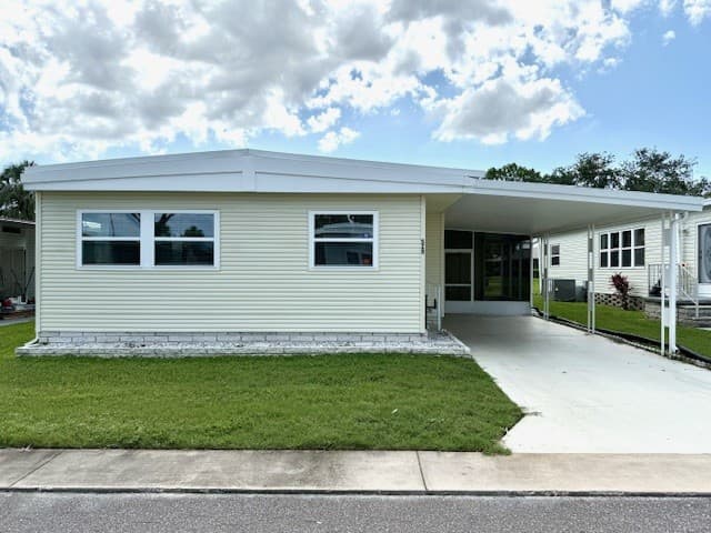 Manufactured home in Largo, FL 33771