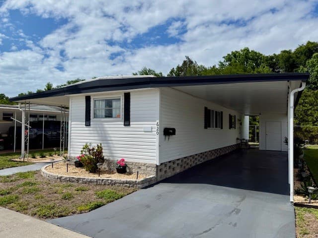 Manufactured home in Largo, FL 33771