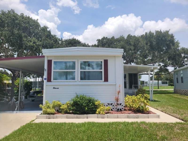 Manufactured home in Lake Placid, FL 33852
