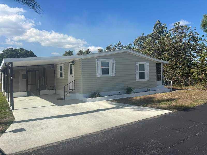 Manufactured home in Lake Placid, FL 33852