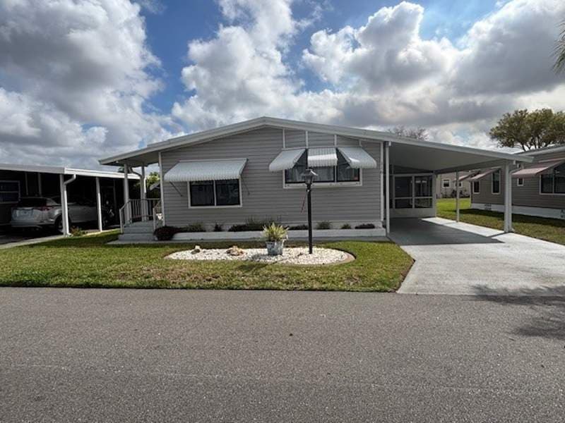 Manufactured home in Lake Placid, FL 33852