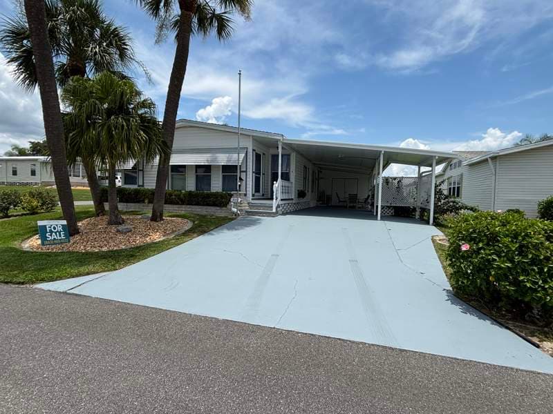 Manufactured home in Lake Placid, FL 33852