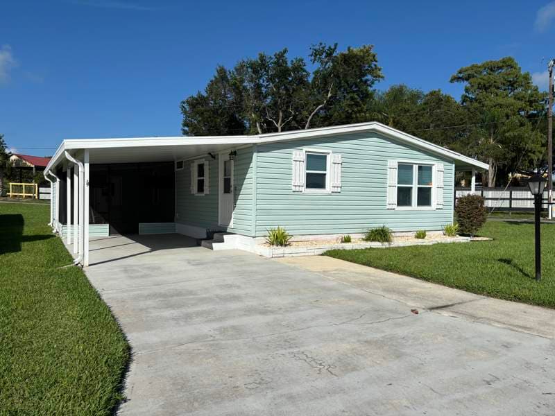 Manufactured home in Lake Placid, FL 33852