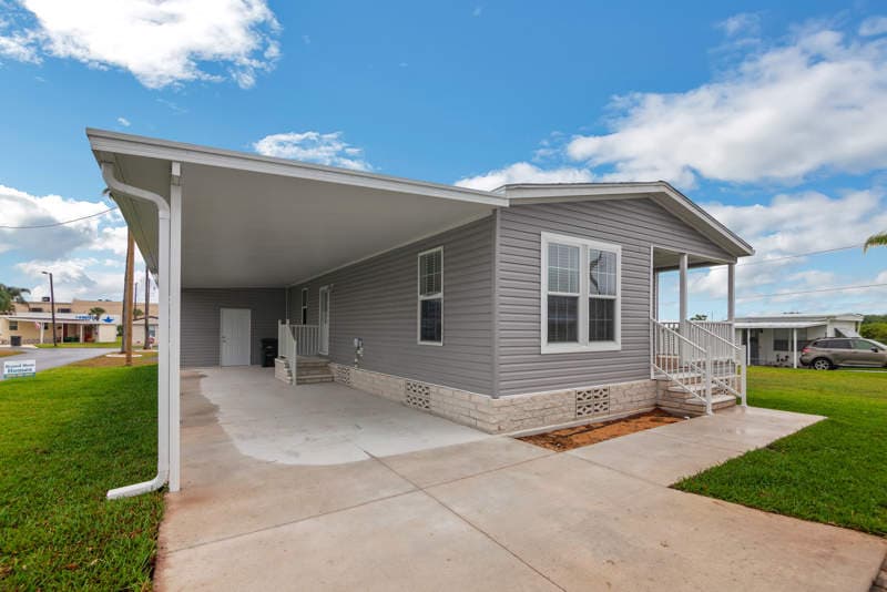 Manufactured home in Avon Park, FL 33825