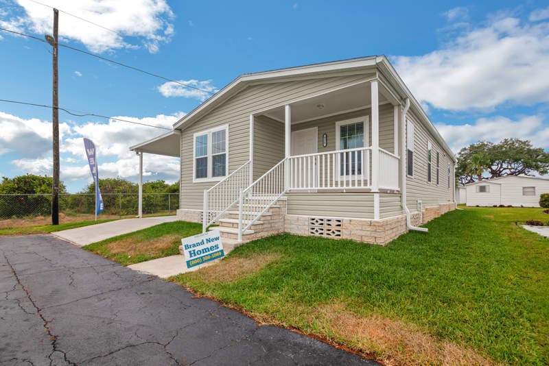 Manufactured home in Avon Park, FL 33825