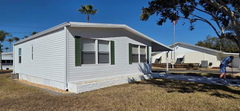Manufactured home in Avon Park, FL 33825